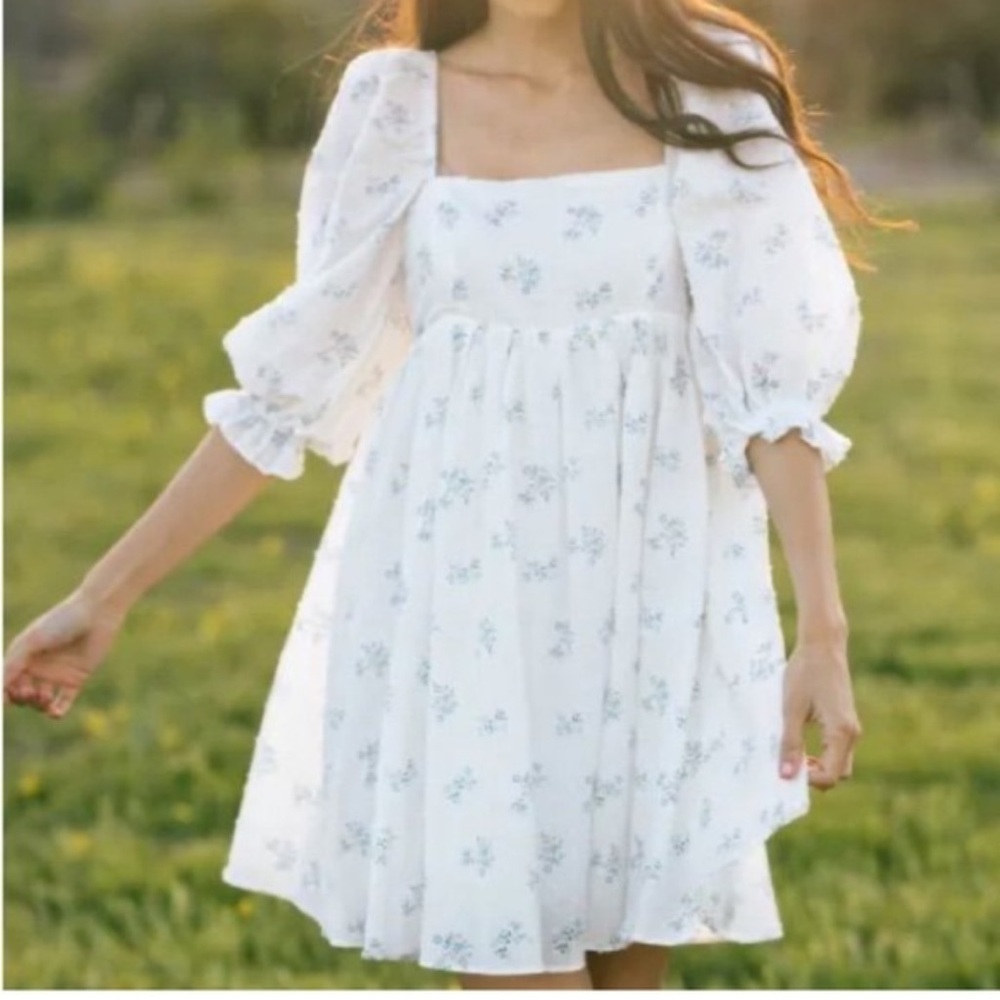 Storia Cottagecore Babydoll Floral White and Blue Puff Sleeve Dress Medium